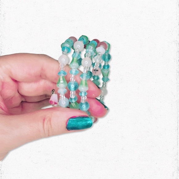 unbranded Jewelry - 6095gc. Mint Glass Wrap Bracelet